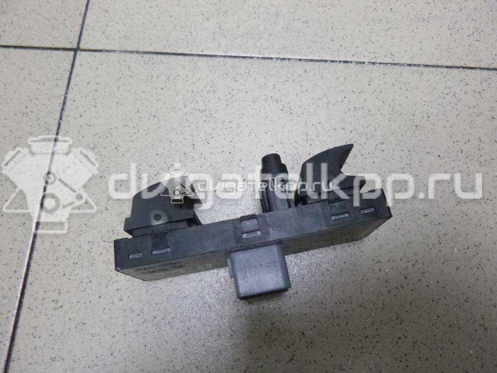 Фото Блок управления стеклоподъемниками  1K4959857B для Volkswagen Tiguan / Touran / Amarok S1B / Cc / Golf {forloop.counter}}