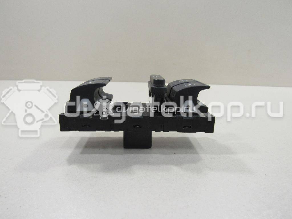 Фото Блок управления стеклоподъемниками  1K4959857B для Volkswagen Tiguan / Touran / Amarok S1B / Cc / Golf {forloop.counter}}