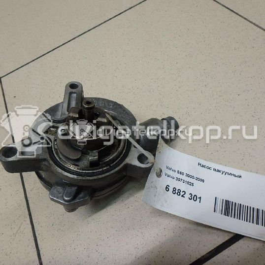 Фото Насос вакуумный  30731825 для Volvo V50 Mw / C70 / V70 / C30 / V60