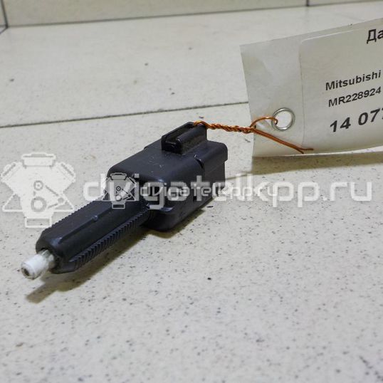 Фото Датчик включения стопсигнала  MR228924 для Mitsubishi Lancer / Pajero / Galant / I / L