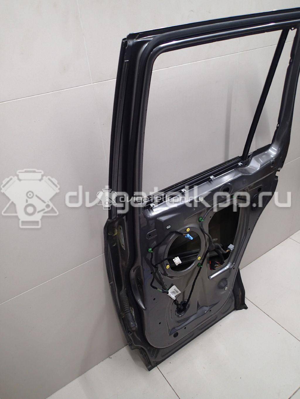 Фото Дверь задняя правая  LR005851 для Land Rover Defender L316 {forloop.counter}}