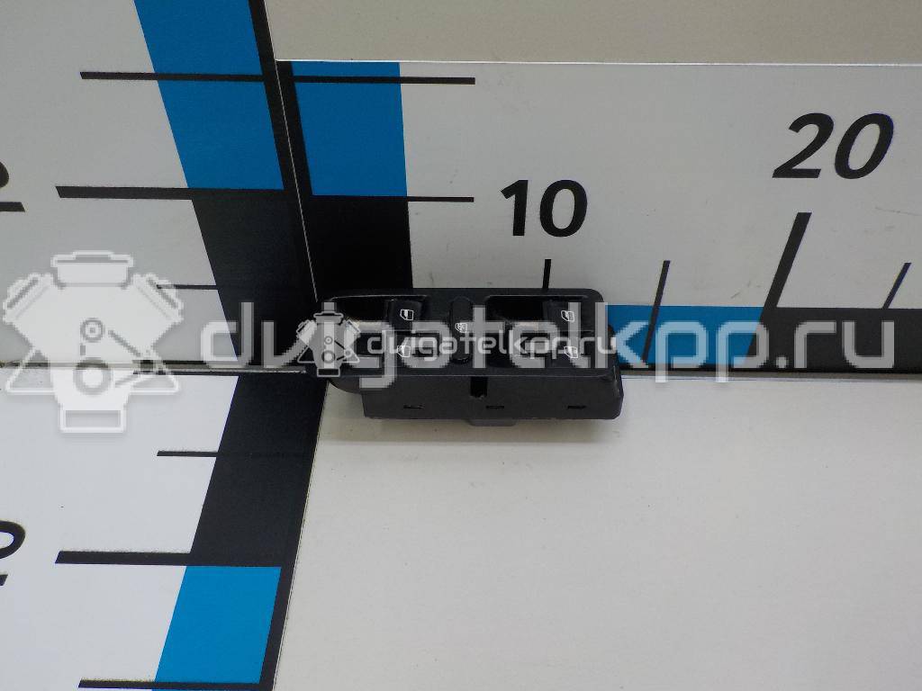 Фото Блок управления стеклоподъемниками  1K4959857B для Volkswagen Tiguan / Touran / Amarok S1B / Cc / Golf {forloop.counter}}