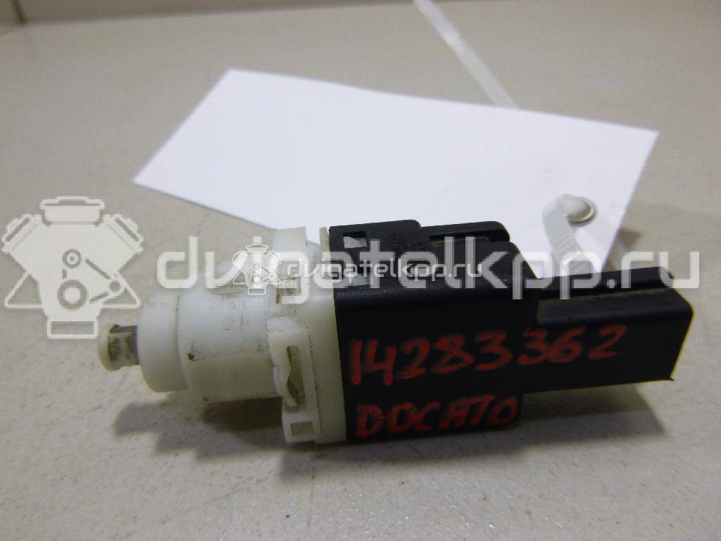 Фото Датчик включения стопсигнала  46840510 для Fiat Stilo 192 / Idea 350 / Linea 323 / Multipla 186 / Bravo {forloop.counter}}