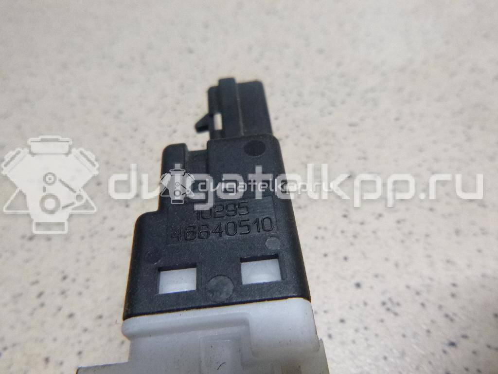 Фото Датчик включения стопсигнала  46840510 для Fiat Stilo 192 / Idea 350 / Linea 323 / Multipla 186 / Bravo {forloop.counter}}