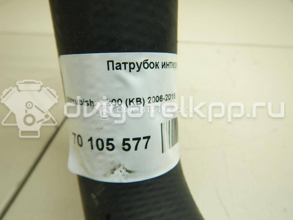 Фото Патрубок интеркулера для двигателя 4D56 (16V) для Mitsubishi Pajero / L 110-178 л.с 16V 2.5 л Дизельное топливо MN171051 {forloop.counter}}